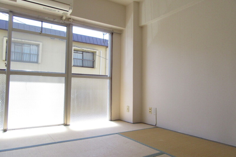 南側和室 (2)　(203号室画像）