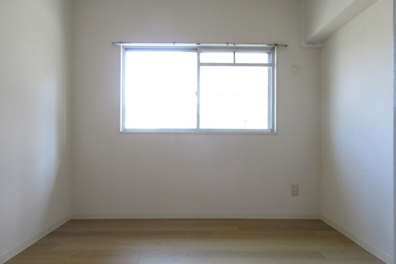 洋室 (1)　＊同系の305号室画像